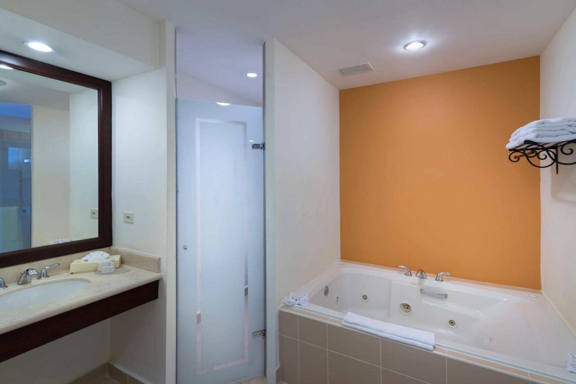 Hotel Courtyard By Marriott Saint-Domingue Extérieur photo