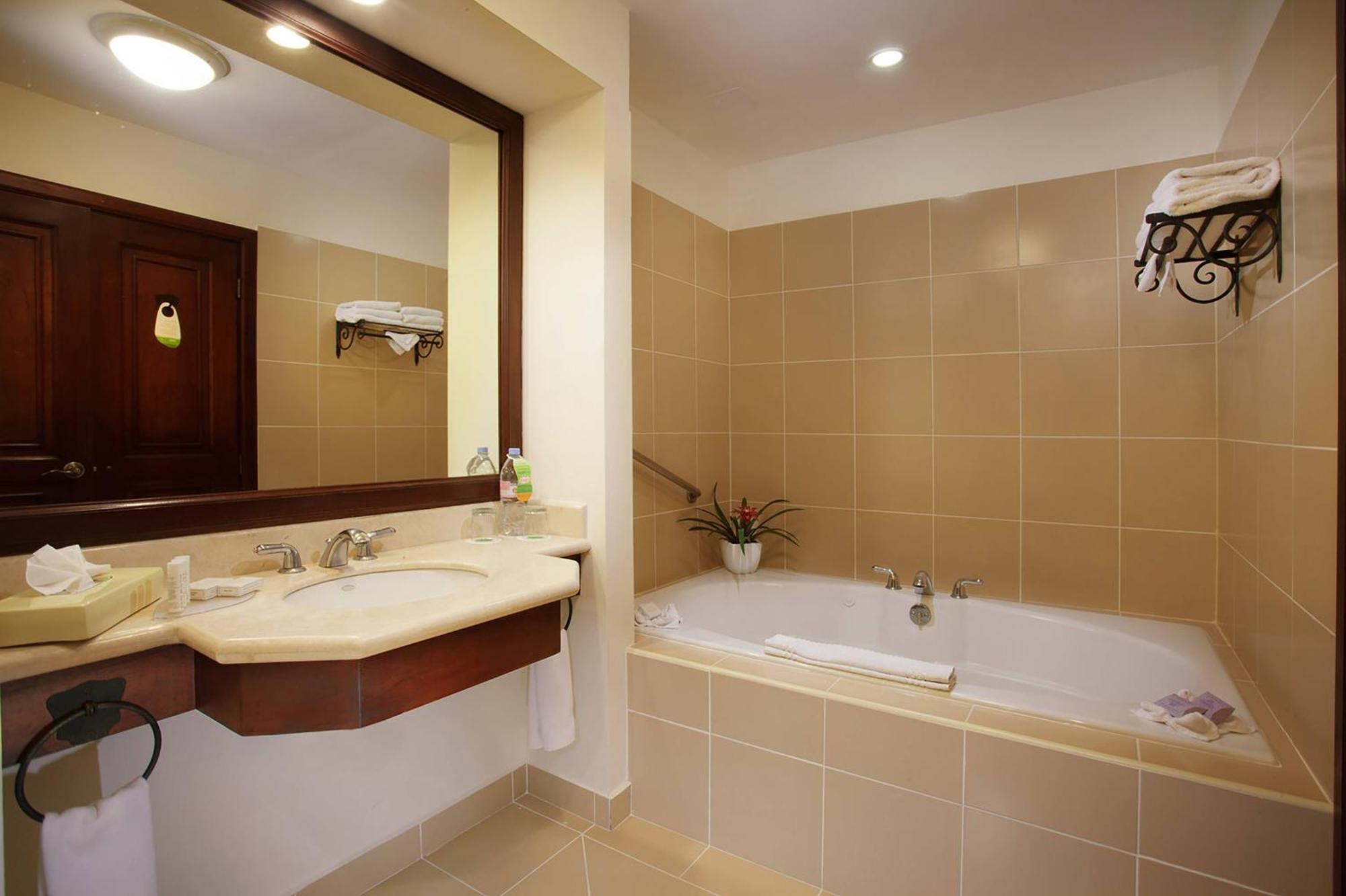 Hotel Courtyard By Marriott Saint-Domingue Extérieur photo